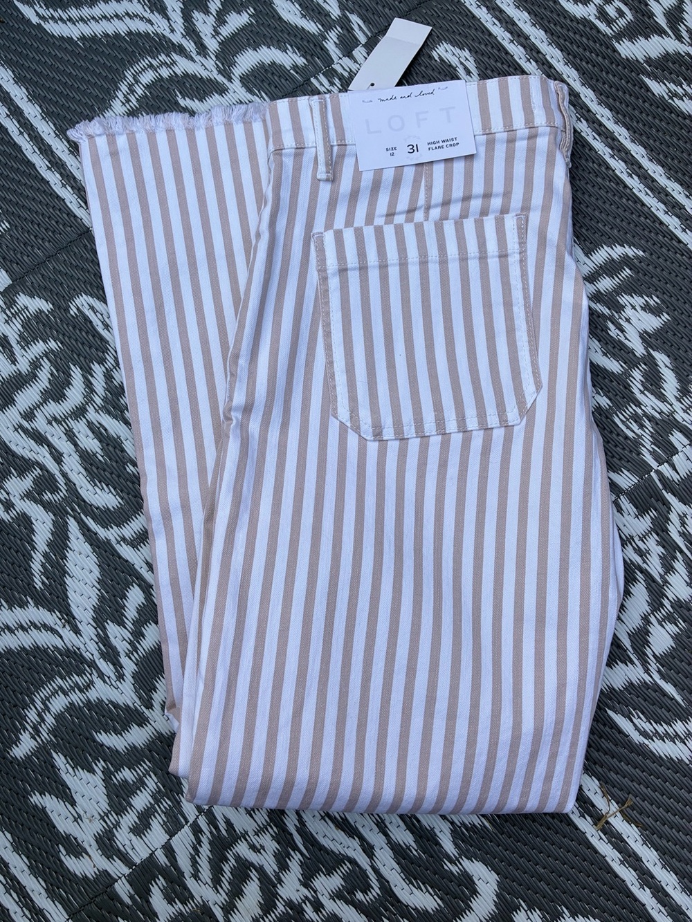 New LOFT 31 / 12 High Waist Flare leg Crop Pants in Stripe - Picture 4 of 9